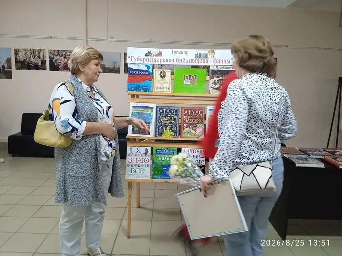Педагоги Боговаровской СОШ знакомятся с книгами из Губернаторской библиотеки 5