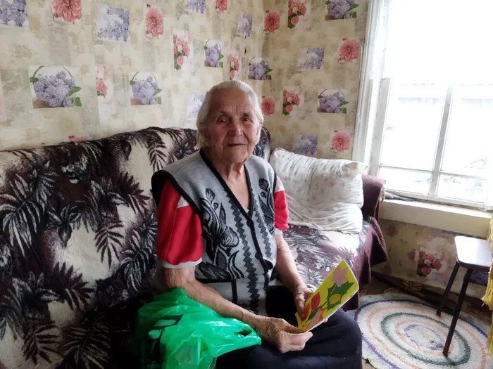 Поздравления и подарки пожилым.