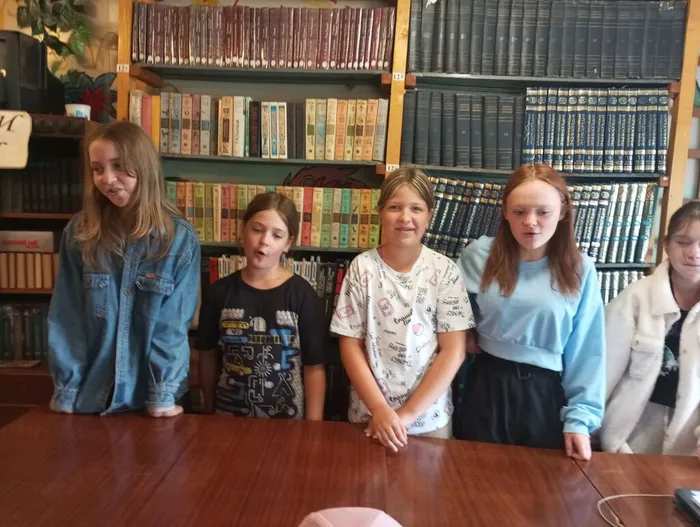 Соловецкая поселенческая библиотека. Соловецкий сельский клуб. «Ты живи Россия, славься русская земля» - познавательная программа (3)