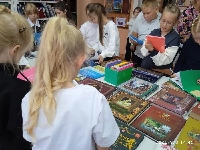 Знакомство с книгами Губернаторской библиотеки