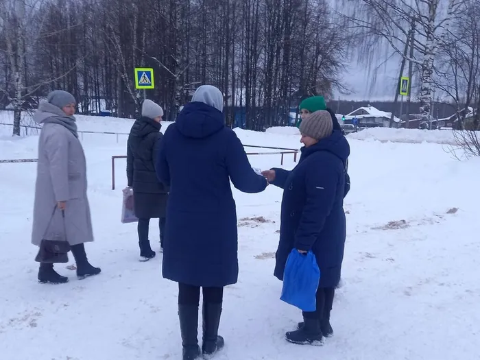 уличная акция "Государственные символы России"