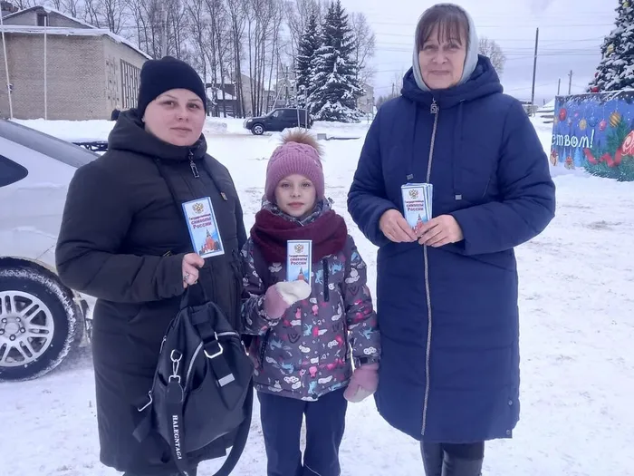 уличная акция "Государственные символы России"