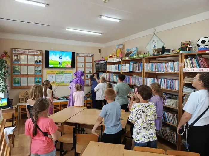 Лунтик в библиотеке (7)
