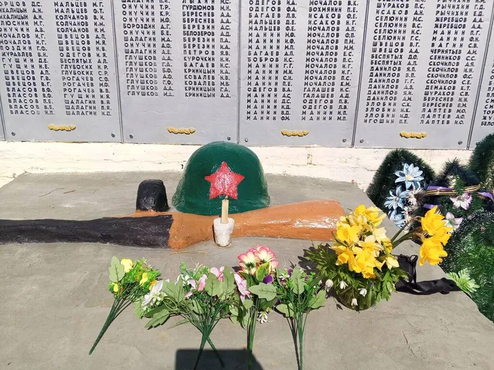 Митинг у памятника воинам не вернувшимся с ВОвойны