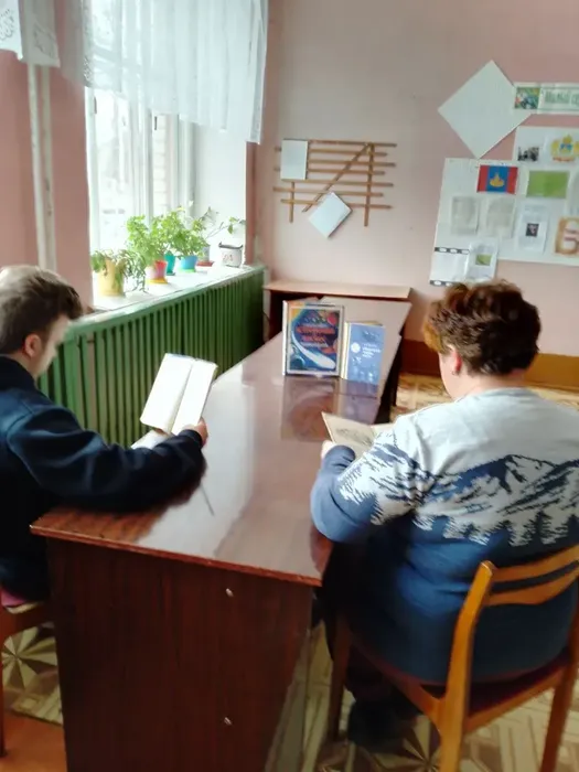 Забегаевская поселенческая библиотека. Тематический час Сын земли и звезд.