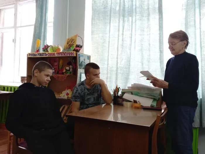 Забегаевская поселенческая библиотека. Забегаевский сельский клуб . Информационный час «Закон, по которому мы живем».