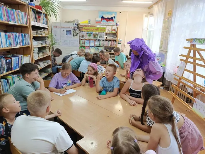 Лунтик в библиотеке (6)