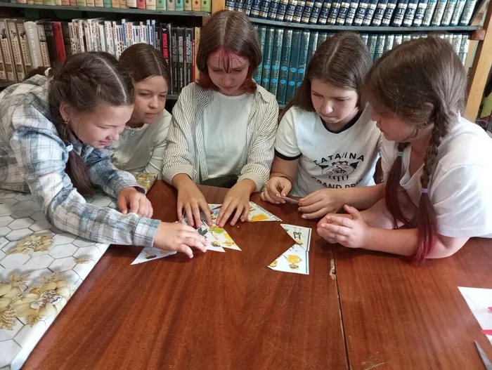 Соловецкая поселенческая библиотека. РВО "РМиД" познавательно-игровая программа программа "Я живу в России".