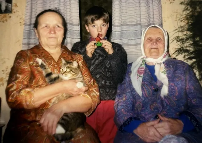 2. Ф. И. Кузнецова со снохой А. К. Кузнецовой. Конец 1990-х гг..