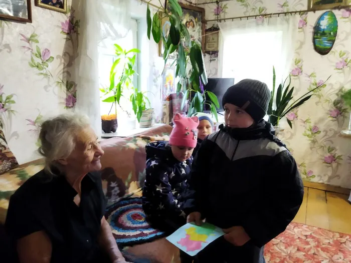 Поздравления и подарки пожилым.