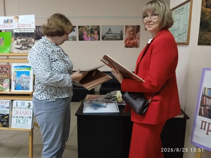 Педагоги Боговаровской СОШ знакомятся с книгами из Губернаторской библиотеки 4