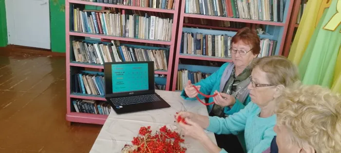 Новинская поселенческая библиотека. Фольклорные посиделки «Именины у рябины»
