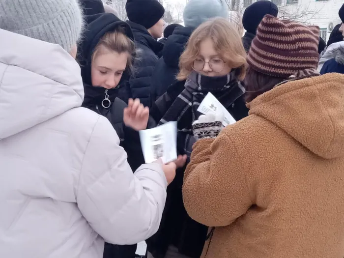 Информационная патриотическая акция в День Неизвестного солдата. ЦБ (5)